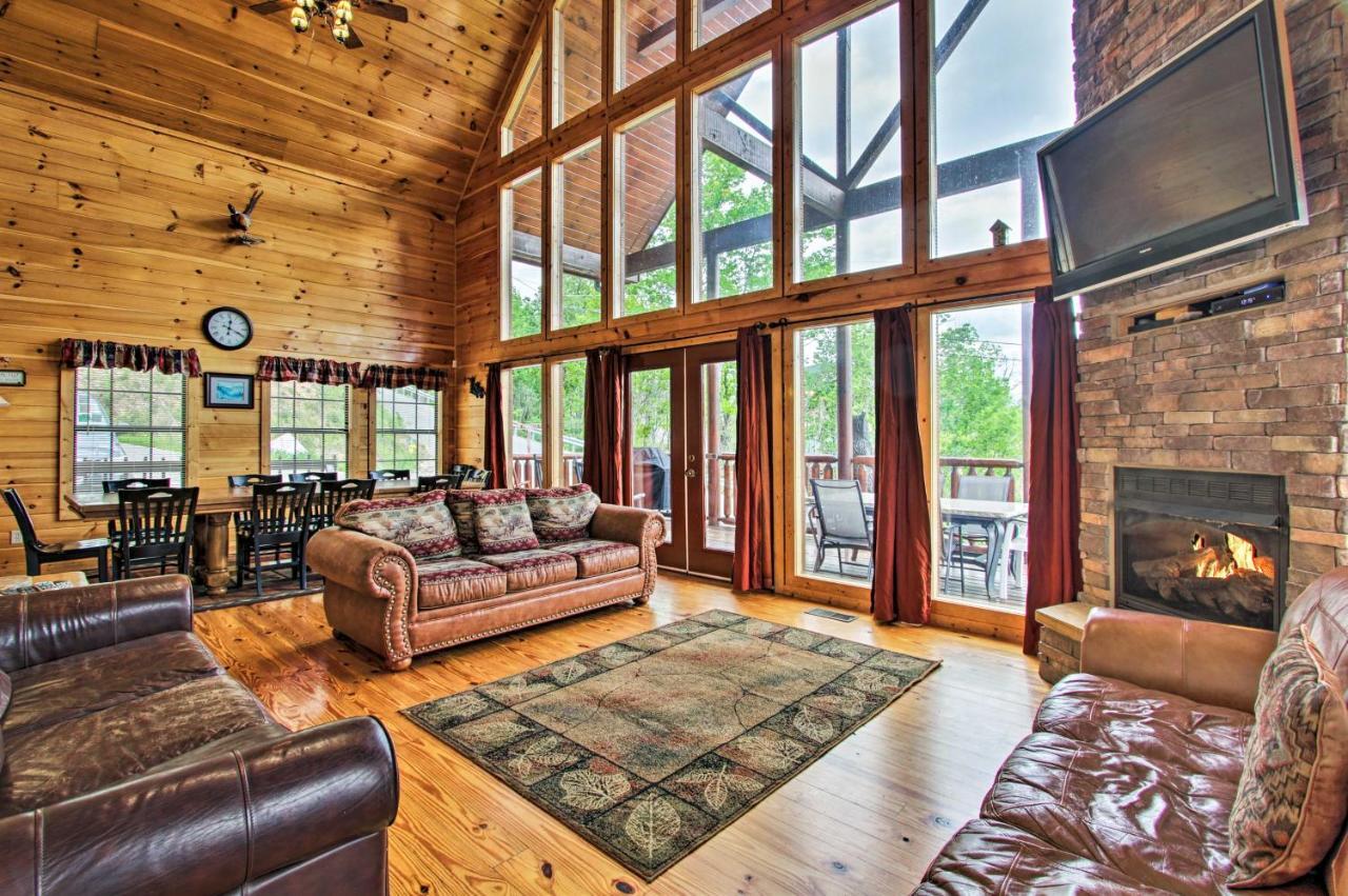Expansive Gatlinburg Cabin Hot Tub, Deck And Grill! Esterno foto
