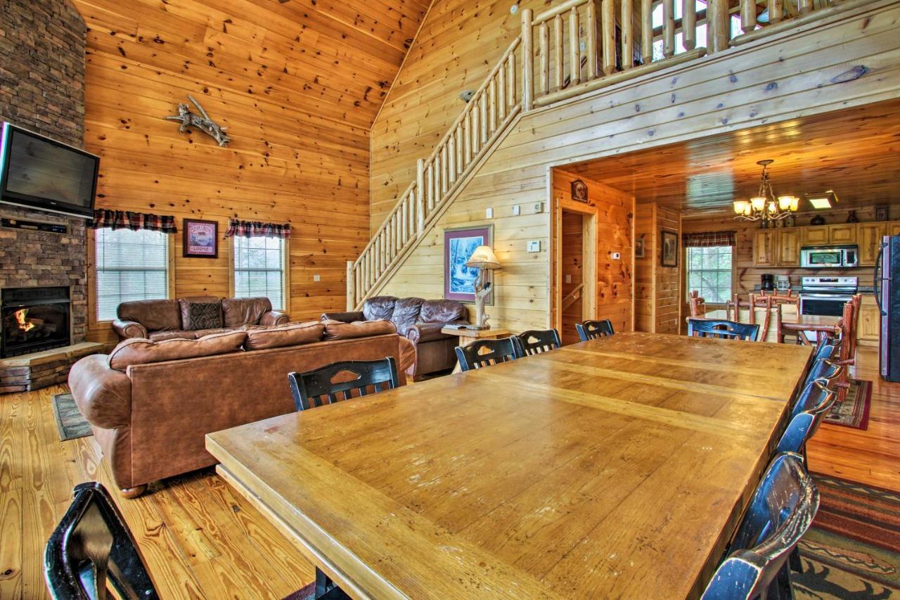 Expansive Gatlinburg Cabin Hot Tub, Deck And Grill! Esterno foto