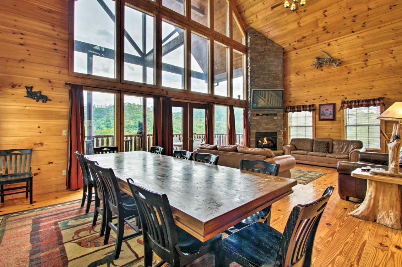 Expansive Gatlinburg Cabin Hot Tub, Deck And Grill! Esterno foto