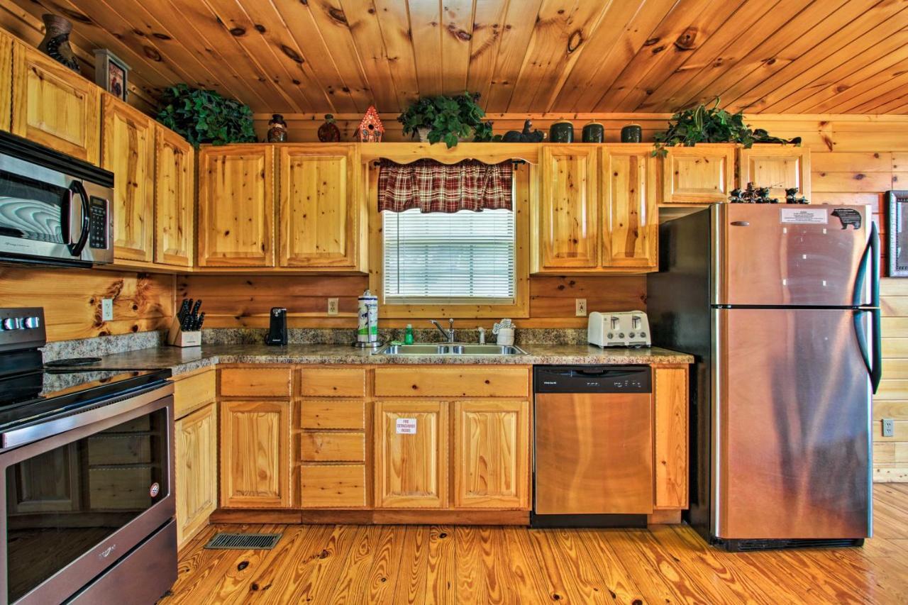 Expansive Gatlinburg Cabin Hot Tub, Deck And Grill! Esterno foto