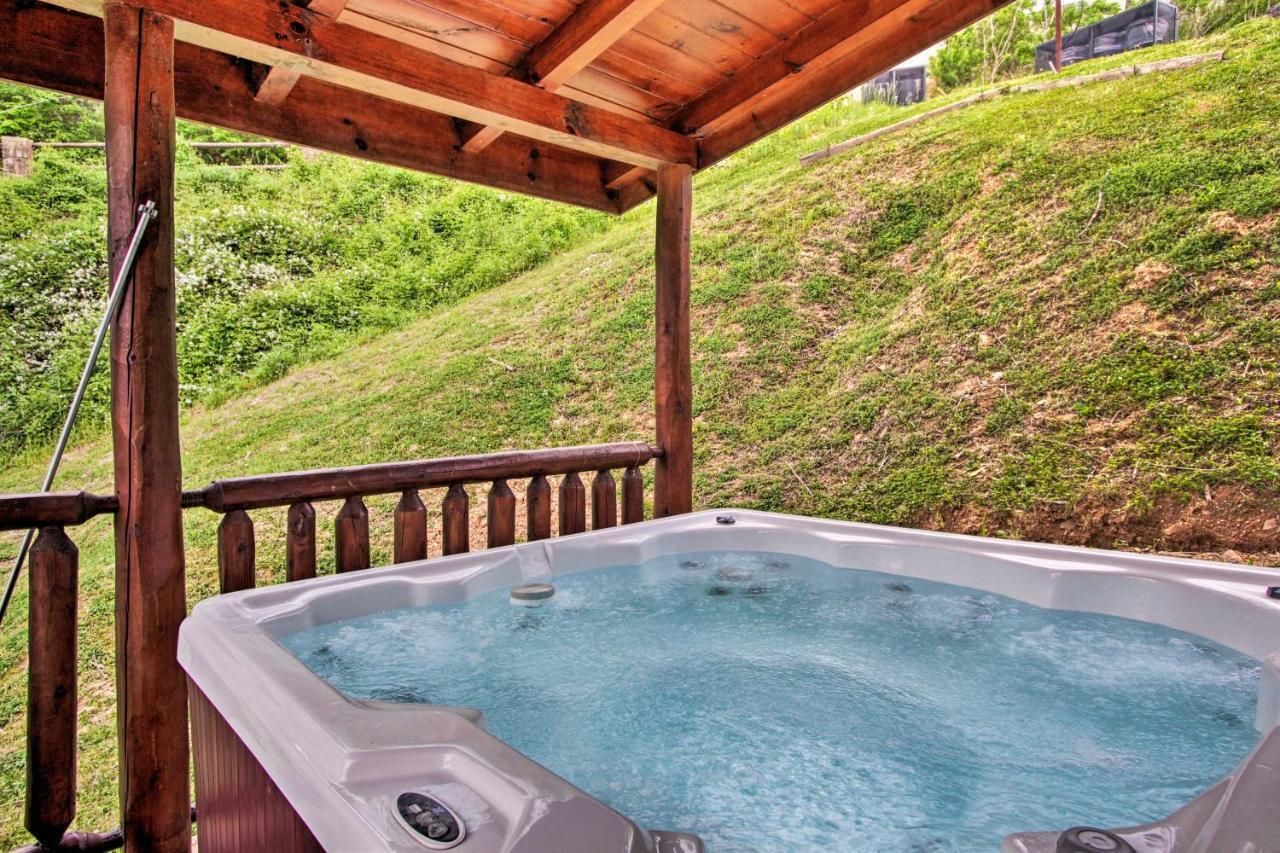 Expansive Gatlinburg Cabin Hot Tub, Deck And Grill! Esterno foto