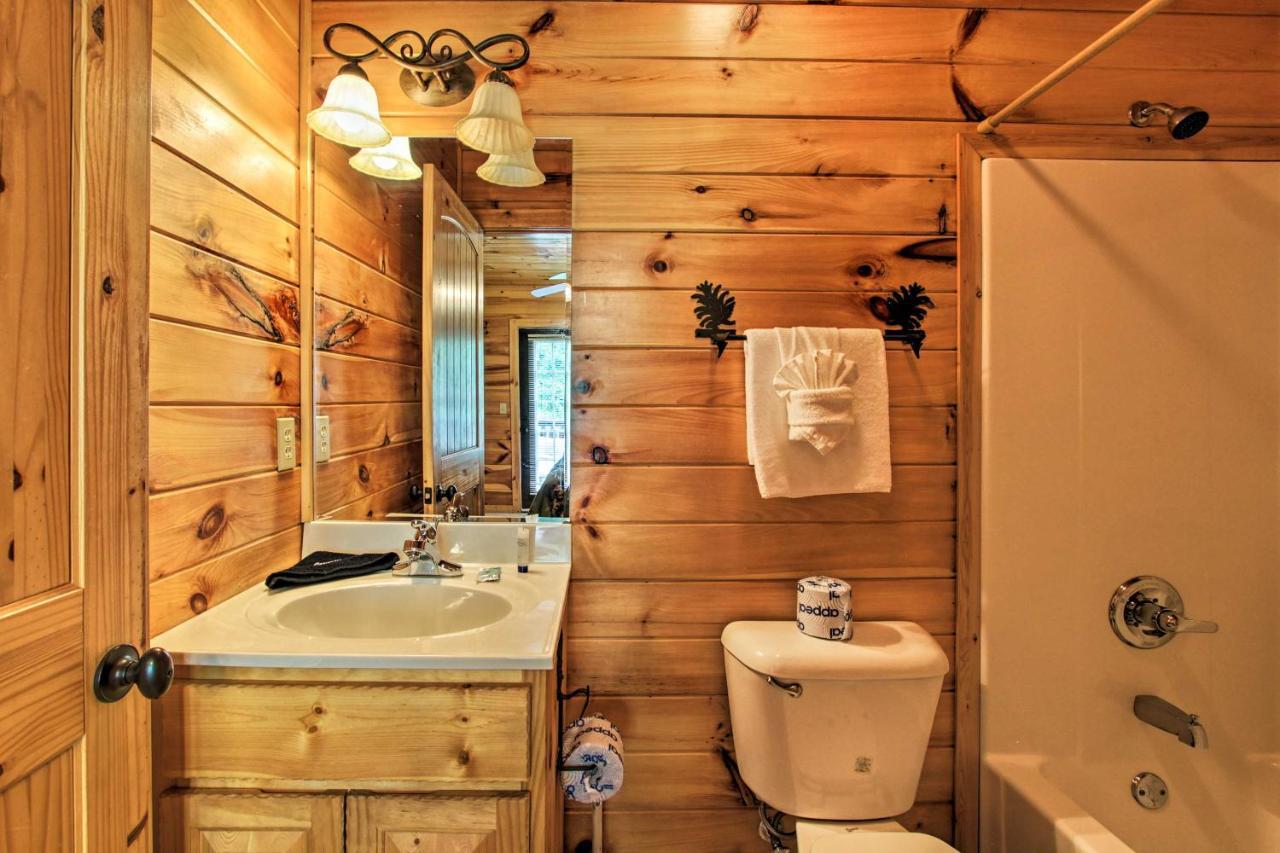 Expansive Gatlinburg Cabin Hot Tub, Deck And Grill! Esterno foto